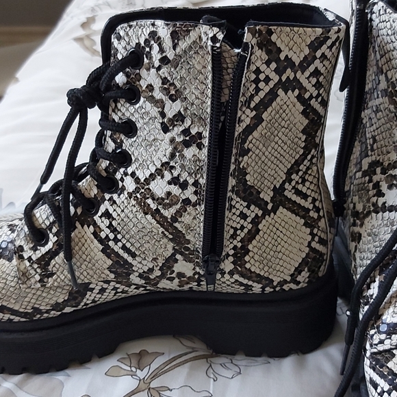 Snake skin boot - Picture 5 of 5